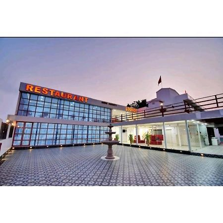 Gods County Hotels & Resorts Tarapith Eksteriør billede