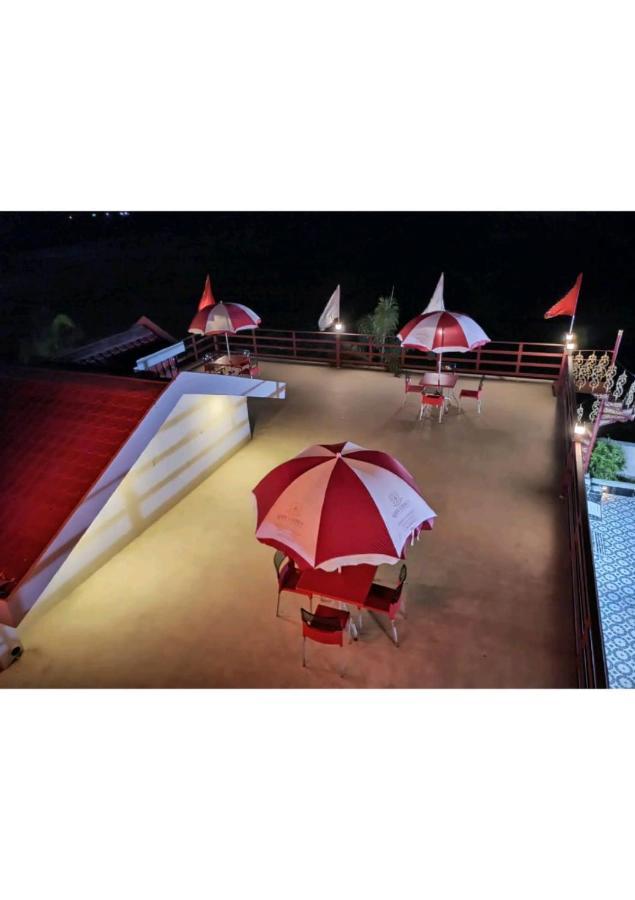 Gods County Hotels & Resorts Tarapith Eksteriør billede