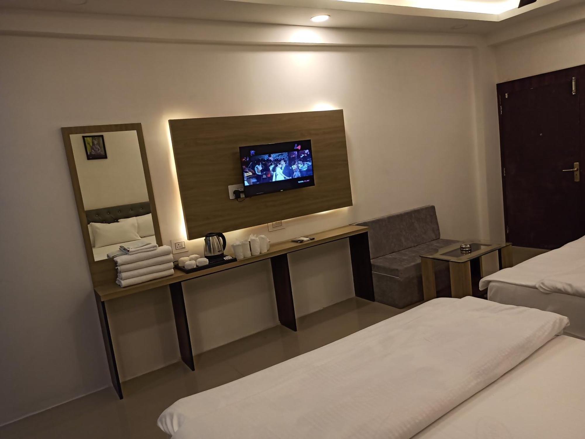 Gods County Hotels & Resorts Tarapith Eksteriør billede