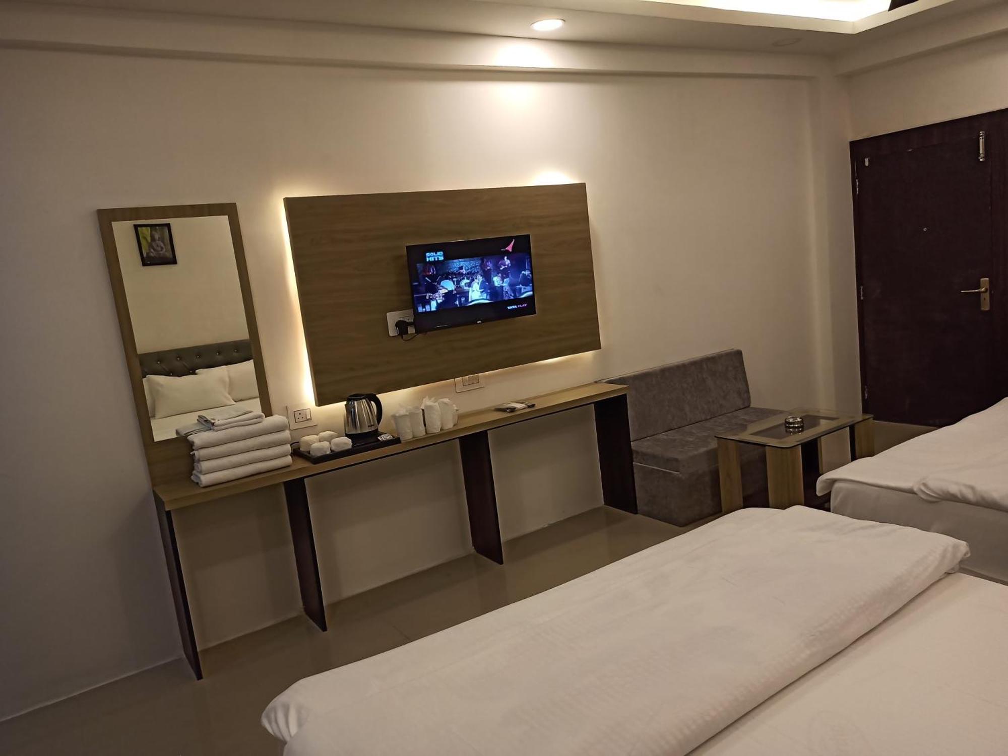Gods County Hotels & Resorts Tarapith Eksteriør billede