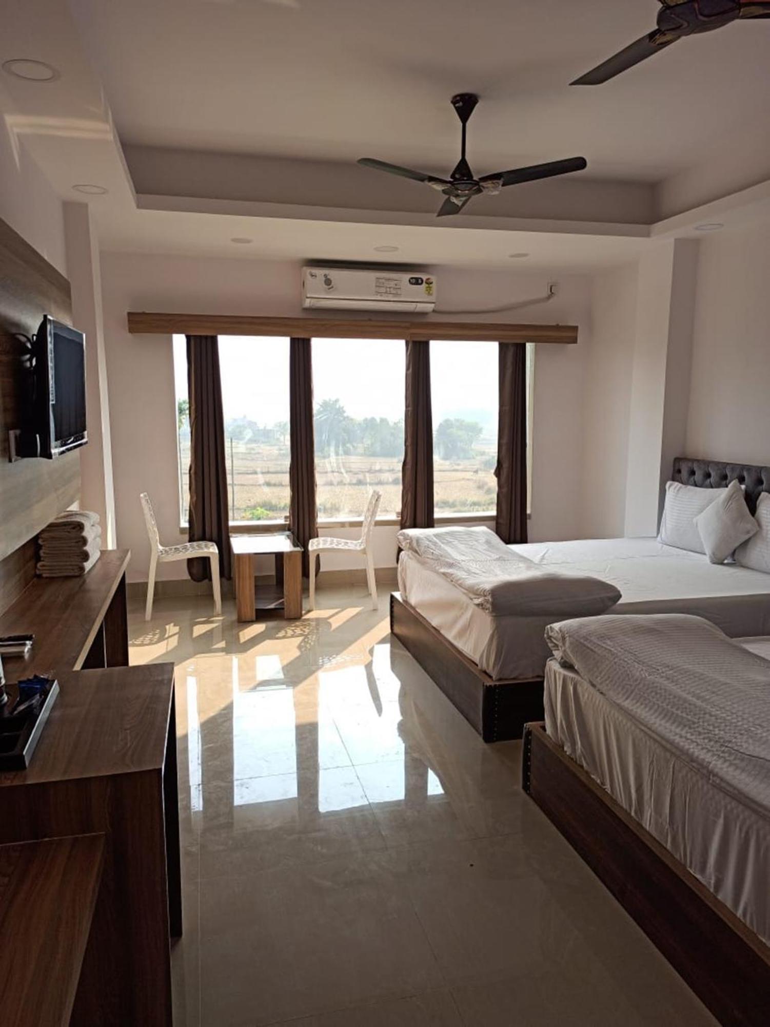 Gods County Hotels & Resorts Tarapith Eksteriør billede