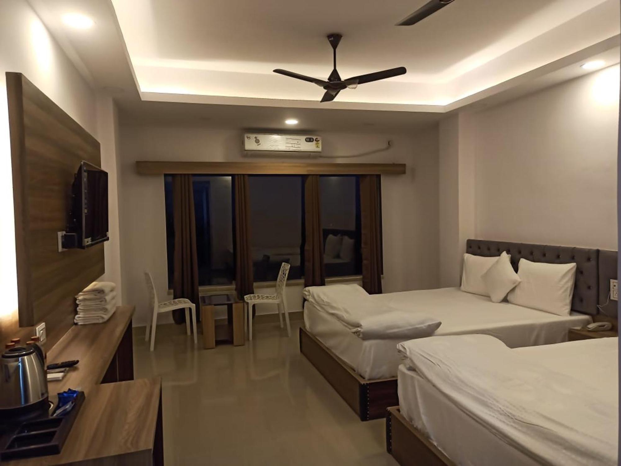 Gods County Hotels & Resorts Tarapith Eksteriør billede