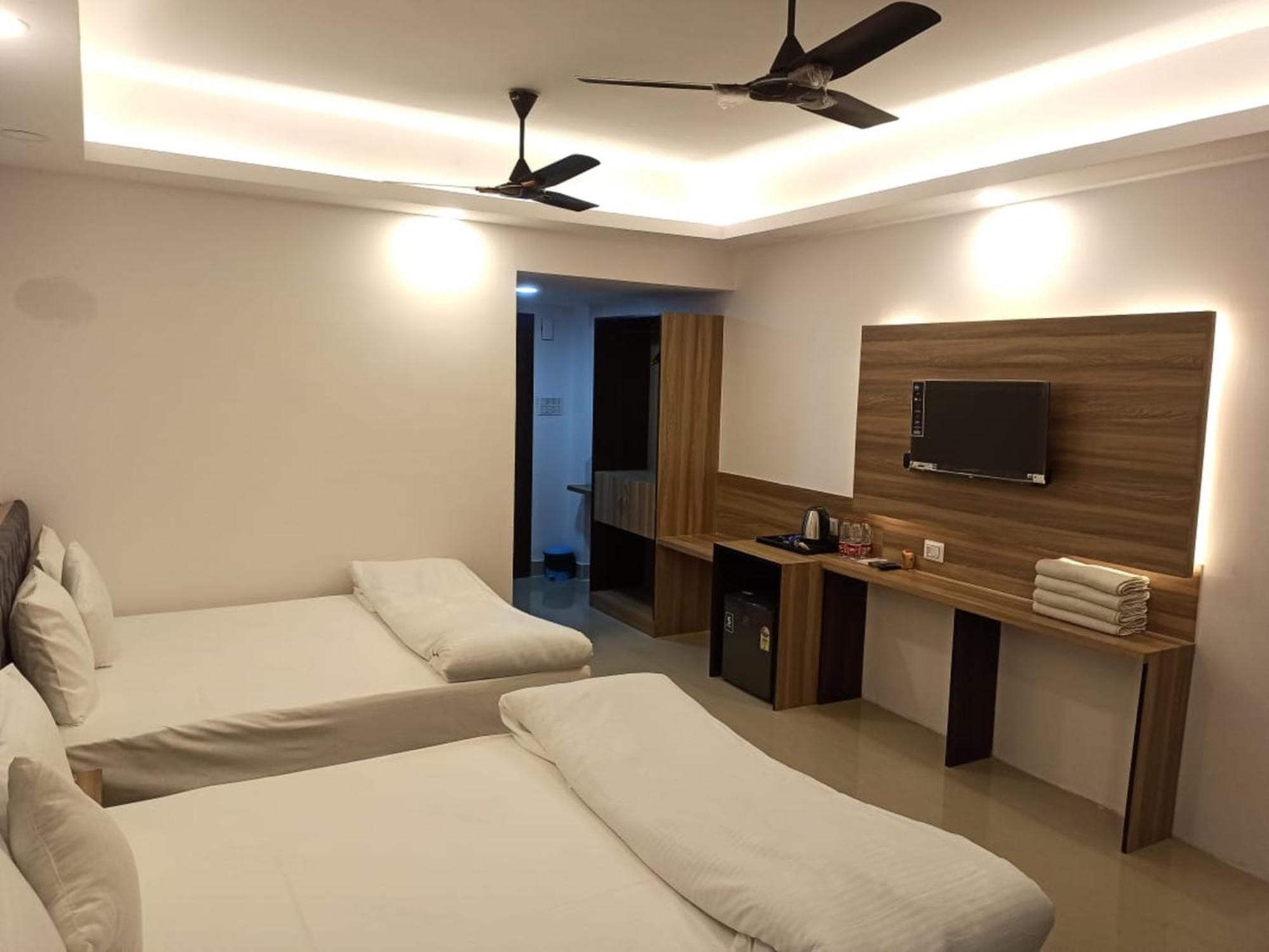 Gods County Hotels & Resorts Tarapith Eksteriør billede